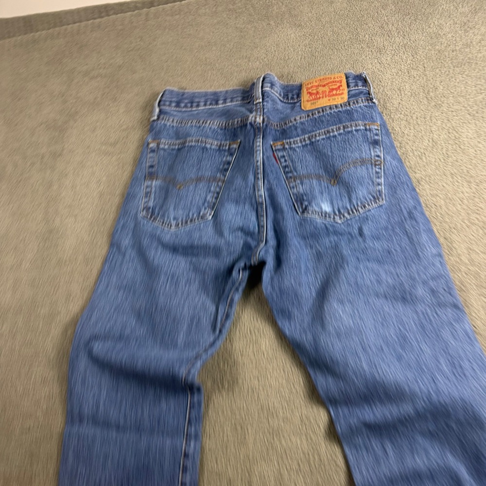 Levis 501 Original Fit Mens Blue Medium Wash Straight Leg Jeans 32x30 Button Fly